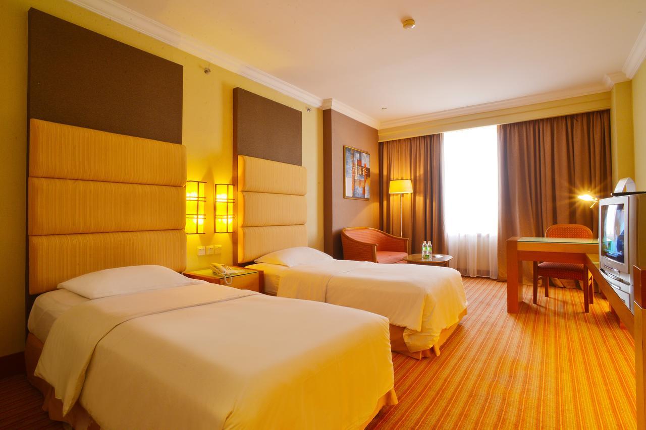 Dynasty Hotel Miri Room photo